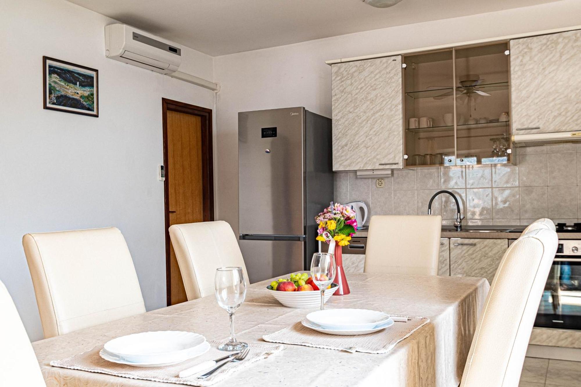 Apartments By The Sea Tri Zala, Korcula - 9237 Zrnovo Room photo